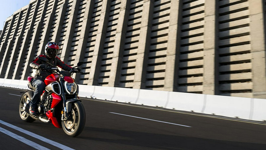 2024 Ducati Diavel V4 Red