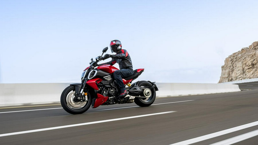 2024 Ducati Diavel V4 Red