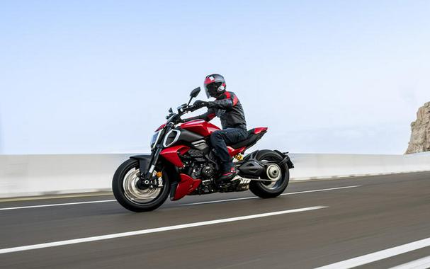 2024 Ducati Diavel V4 Red