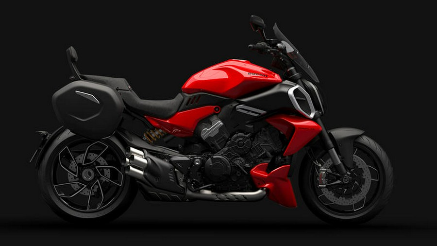 2024 Ducati Diavel V4 Red