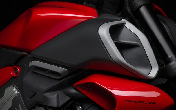 2024 Ducati Diavel V4 Red