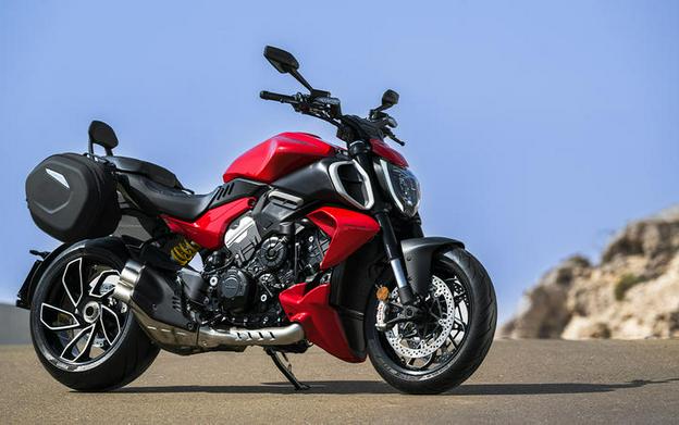 2024 Ducati Diavel V4 Red