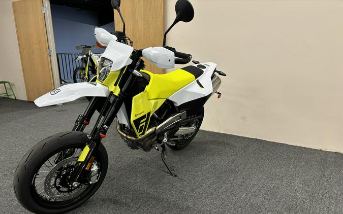 2026 Husqvarna Supermoto 701