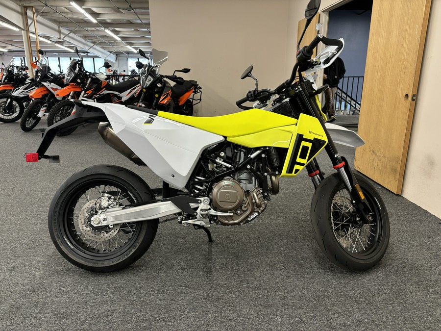 2026 Husqvarna Supermoto 701