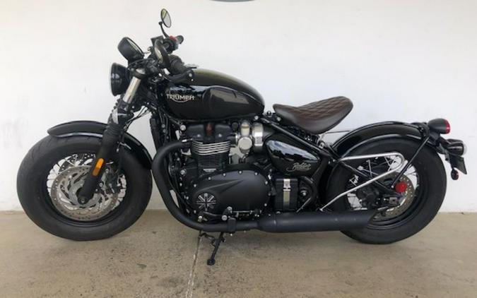 2019 Indian Scout Bobber vs. Triumph Bonneville Bobber Black: Comparison Review