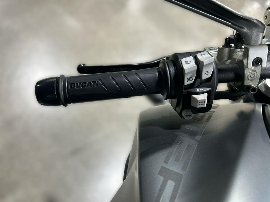 2022 Ducati Monster