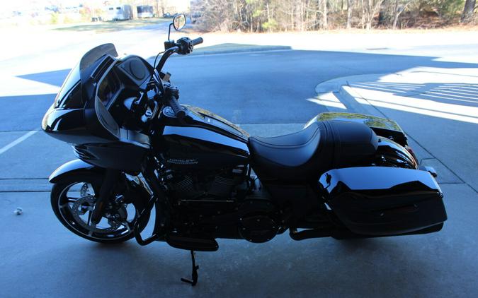 2026 Harley-Davidson® Road Glide® Vivid Black Black Trim