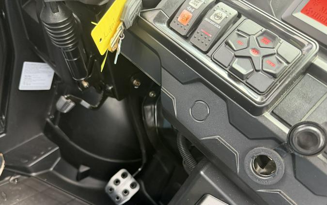 2025 Can-Am Defender MAX Limited HD10 Fiery Red