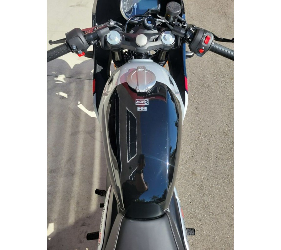 2026 Triumph THRUXTON 400