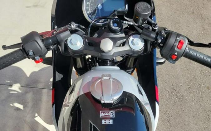 2026 Triumph THRUXTON 400