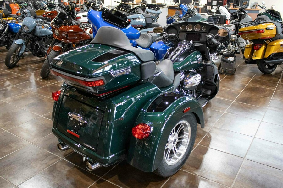 2024 Harley-Davidson Tri Glide Ultra Trike FLHTCUTG