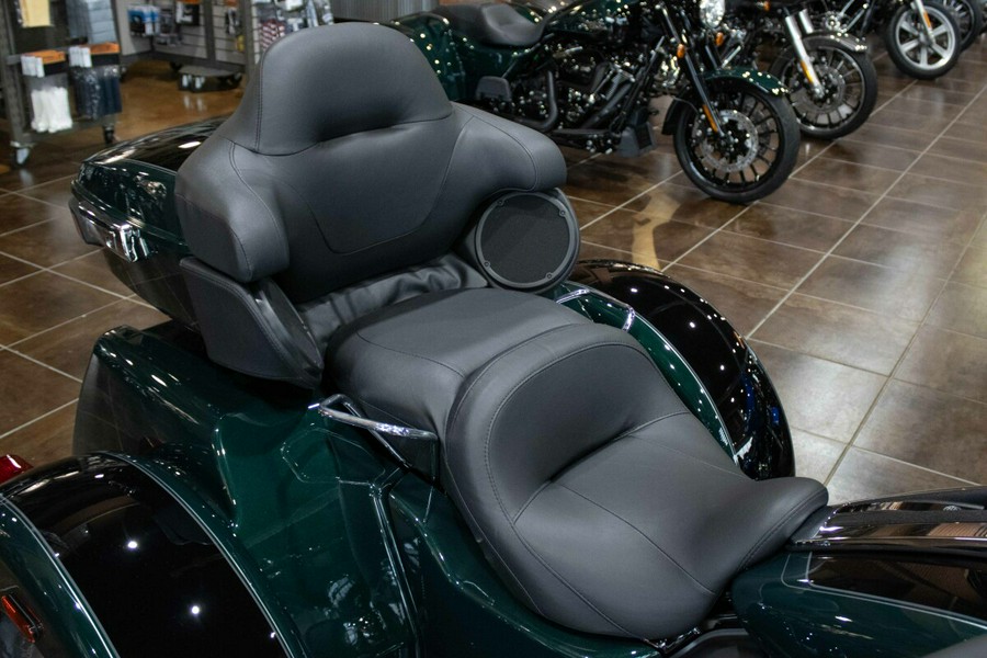 2024 Harley-Davidson Tri Glide Ultra Trike FLHTCUTG