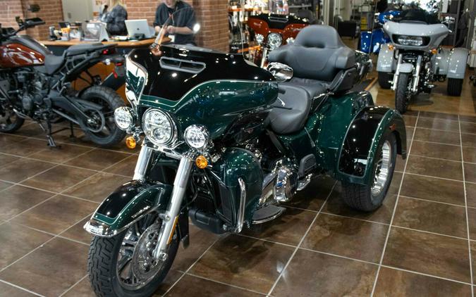 2024 Harley-Davidson Tri Glide Ultra Trike FLHTCUTG