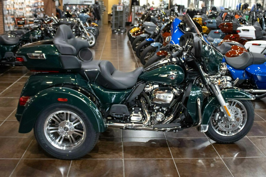 2024 Harley-Davidson Tri Glide Ultra Trike FLHTCUTG