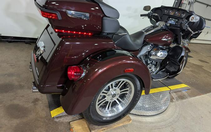 2022 Harley-Davidson Tri Glide Ultra Midnight Crimson/Vivid Black
