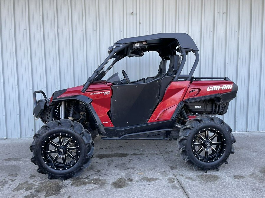 2018 Can-Am® Commander™ XT™ 1000R Intense Red