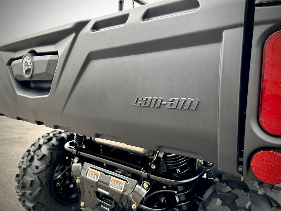 2025 Can-Am™ Defender DPS HD9