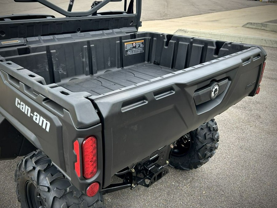 2025 Can-Am™ Defender DPS HD9