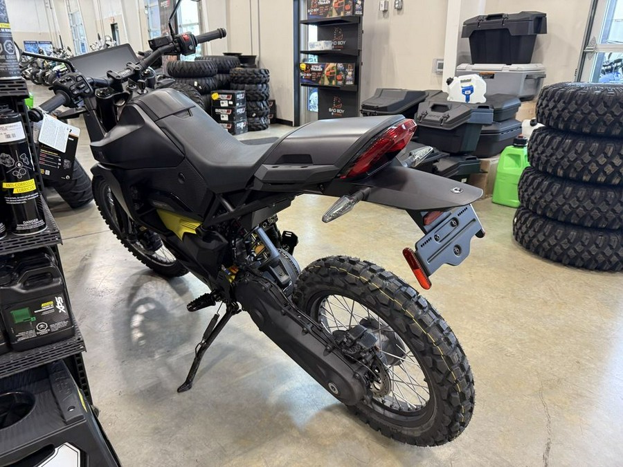 2025 Can-Am® Origin Carbon Black