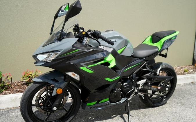 2019 Kawasaki Ninja® 400 ABS Pearl Gray/Metallic Dark Gray