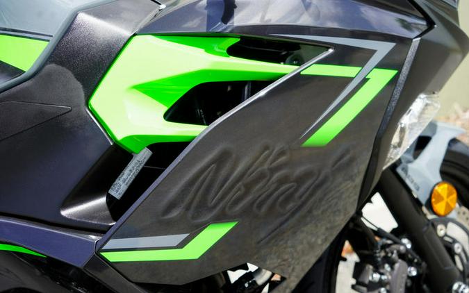 2019 Kawasaki Ninja® 400 ABS Pearl Gray/Metallic Dark Gray
