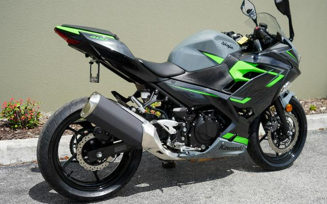 2019 Kawasaki Ninja® 400 ABS Pearl Gray/Metallic Dark Gray