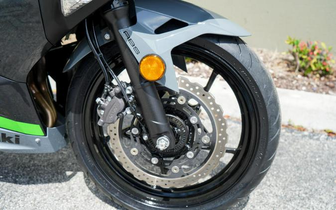 2019 Kawasaki Ninja® 400 ABS Pearl Gray/Metallic Dark Gray