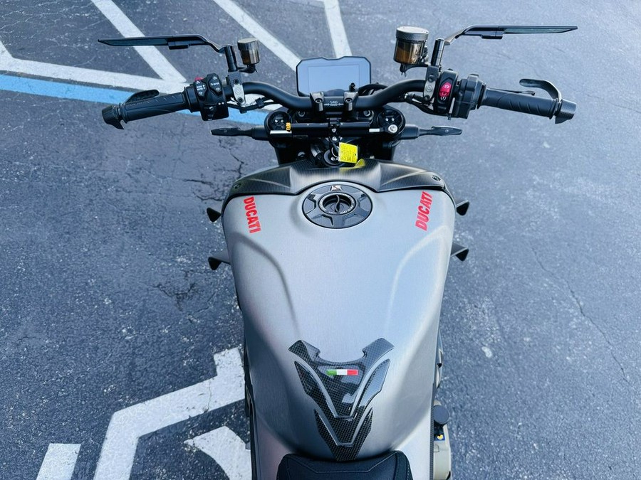 2023 Ducati Streetfighter V4 Ducati Red