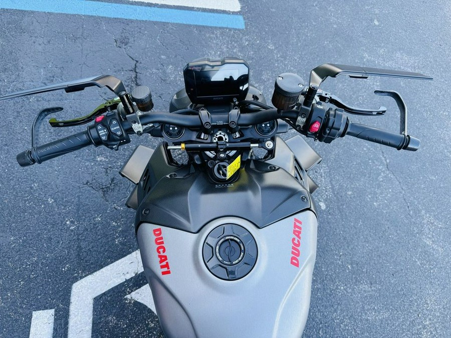 2023 Ducati Streetfighter V4 Ducati Red
