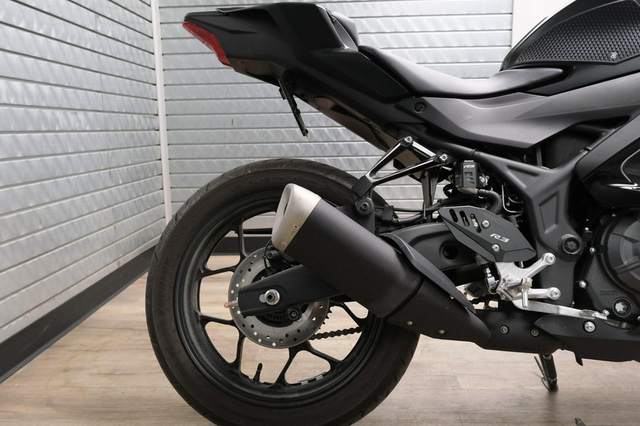2025 YAMAHA YZFR3 ABS