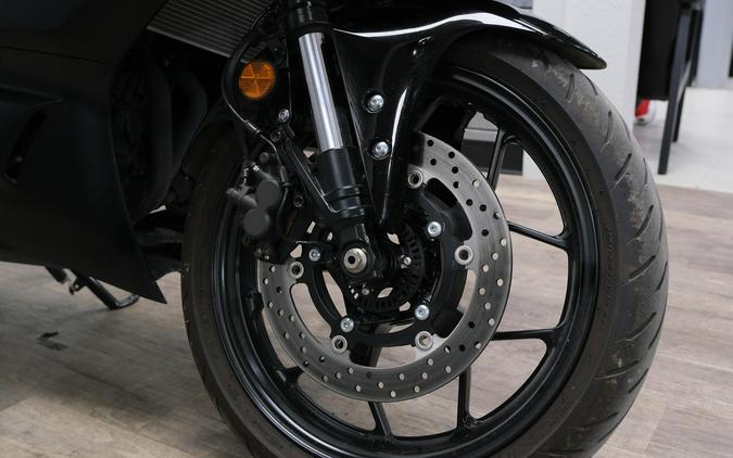 2025 YAMAHA YZFR3 ABS