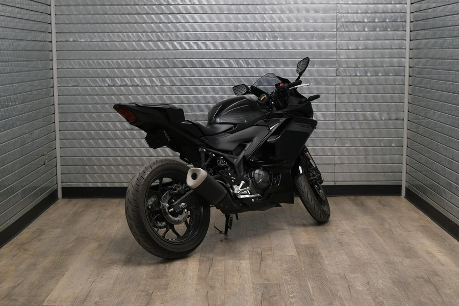 2025 YAMAHA YZFR3 ABS