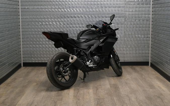 2025 YAMAHA YZFR3 ABS