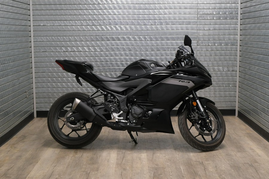 2025 YAMAHA YZFR3 ABS