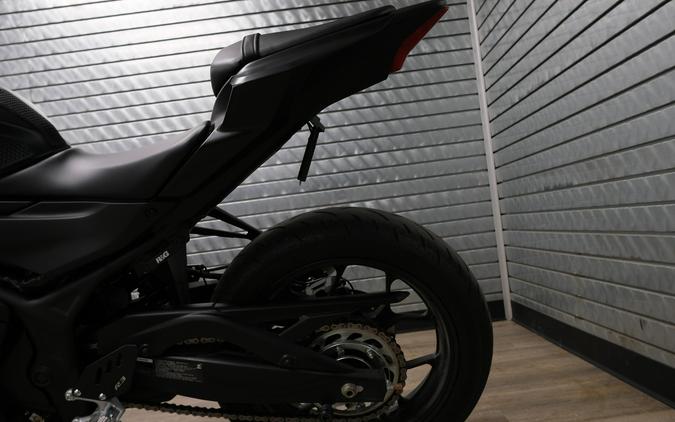 2025 YAMAHA YZFR3 ABS