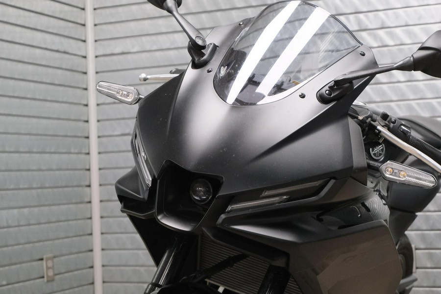 2025 YAMAHA YZFR3 ABS