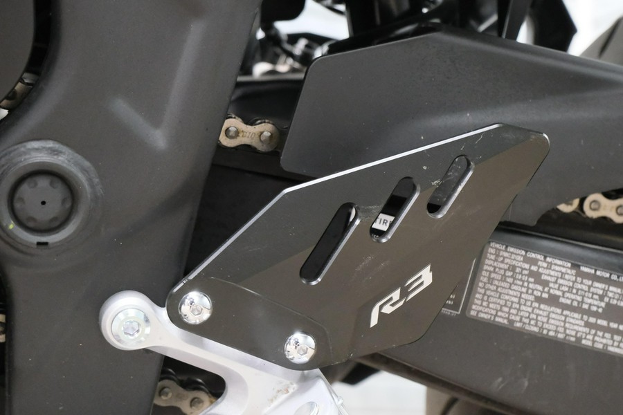 2025 YAMAHA YZFR3 ABS