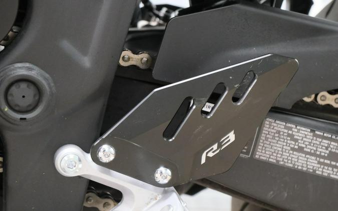 2025 YAMAHA YZFR3 ABS