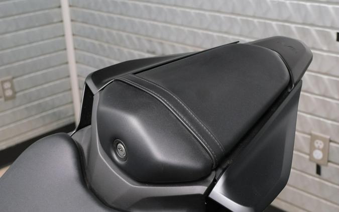 2025 YAMAHA YZFR3 ABS