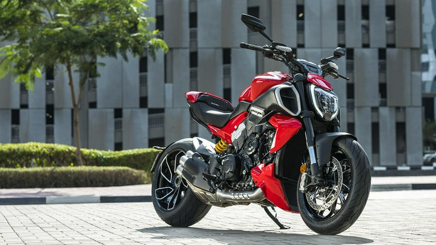 2024 Ducati Diavel V4 Red