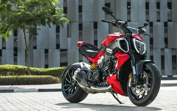 2024 Ducati Diavel V4 Red