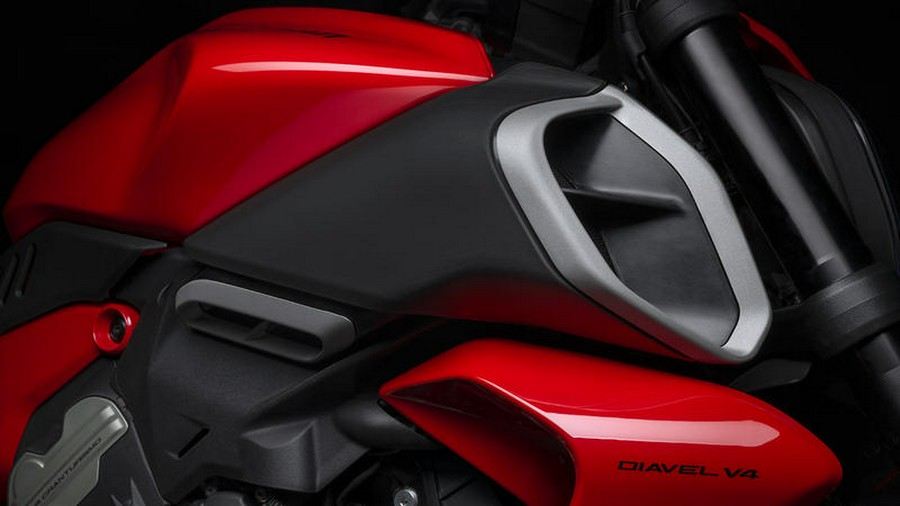 2024 Ducati Diavel V4 Red