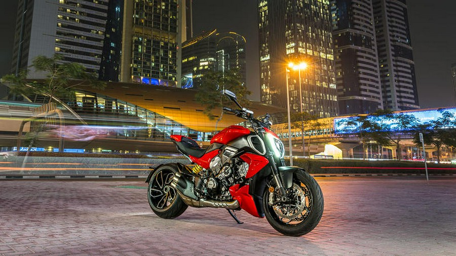 2024 Ducati Diavel V4 Red