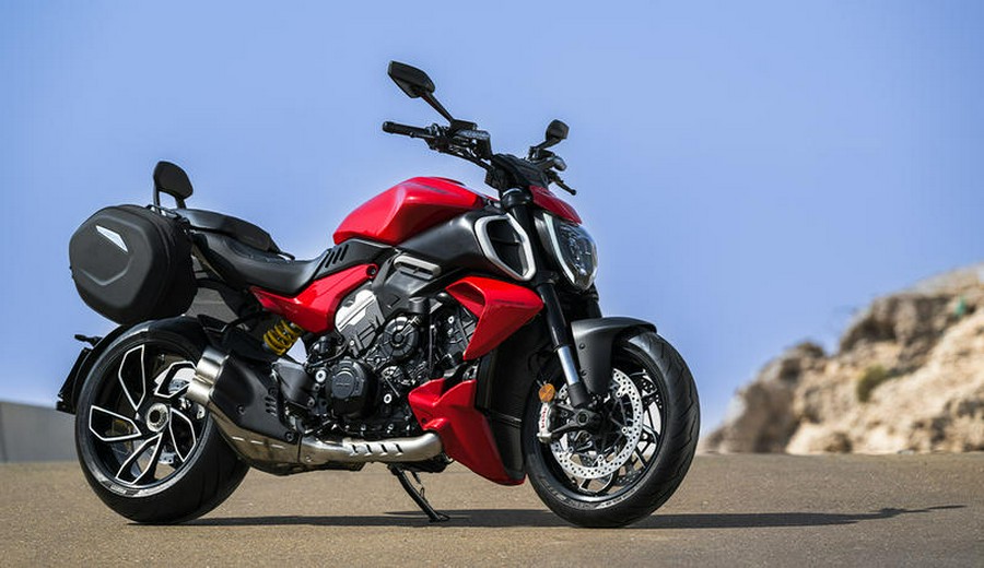 2024 Ducati Diavel V4 Red