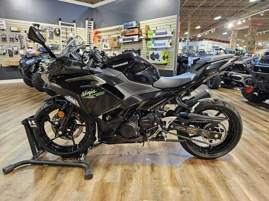 2024 Kawasaki Ninja® 500 Base