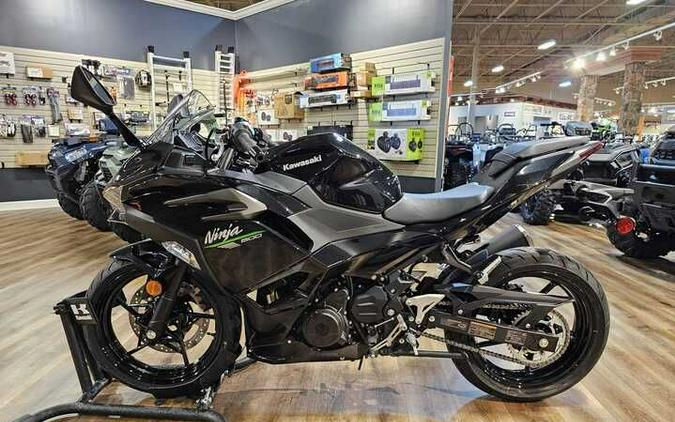 2024 Kawasaki Ninja® 500 Base