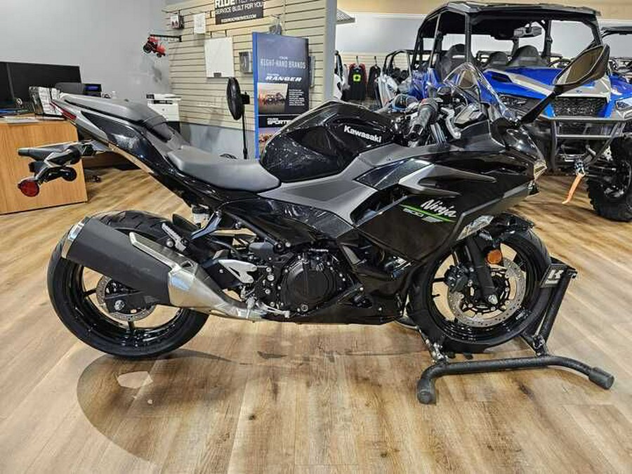 2024 Kawasaki Ninja® 500 Base