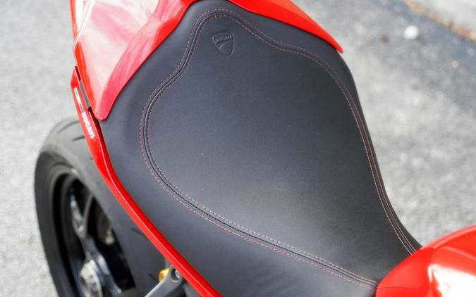 2021 Ducati SuperSport 950 S Ducati Red fairing