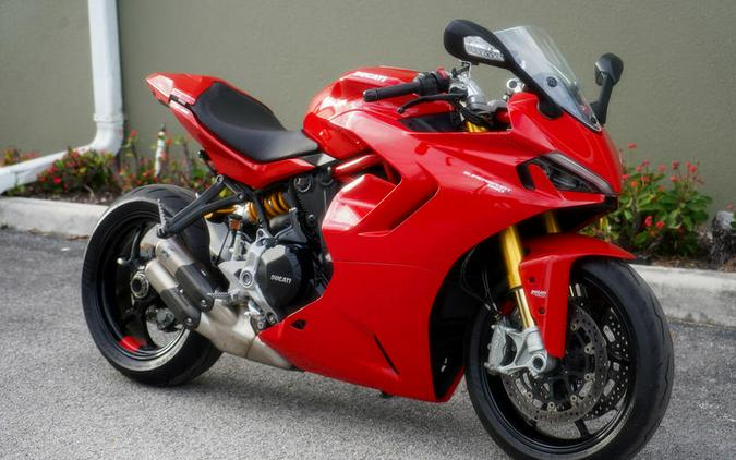 2021 Ducati SuperSport 950 S Ducati Red fairing