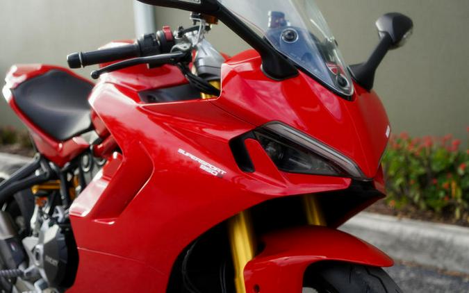 2021 Ducati SuperSport 950 S Ducati Red fairing